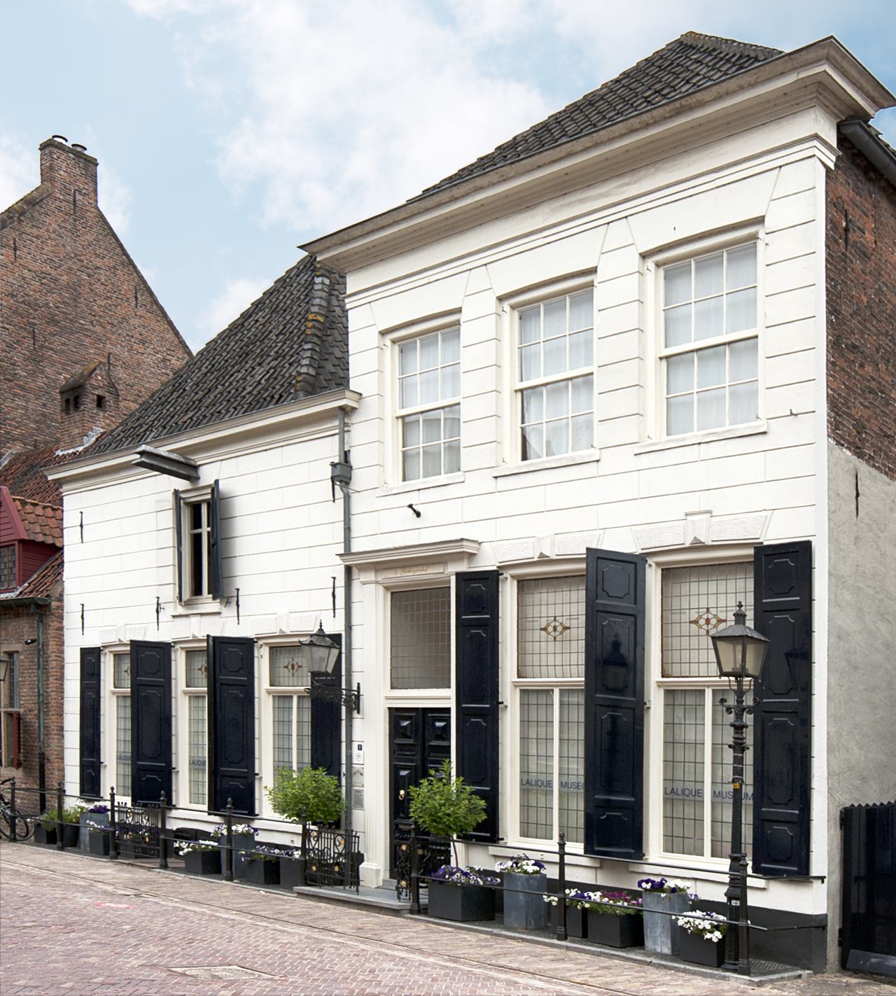 Vooraanzicht Lalique Museum aan de Gasthuisstraat 1 in Doesburg.